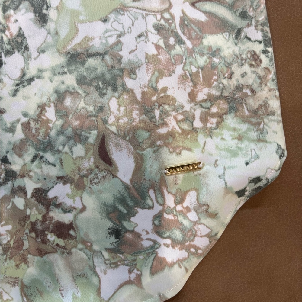 Anne Klein colorful cozy Floral Boatneck business casual top - Picture 4 of 4